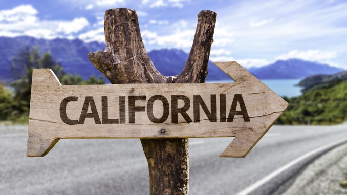 California,State,Wooden,Sign,With,A,Paradise,On,Background